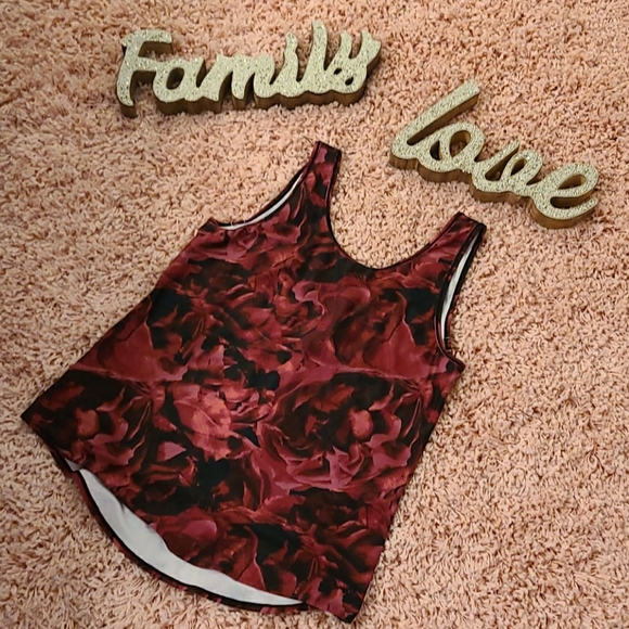 Pretty Floral Maroon & Black Calia Tank Top. - Picture 2 of 5